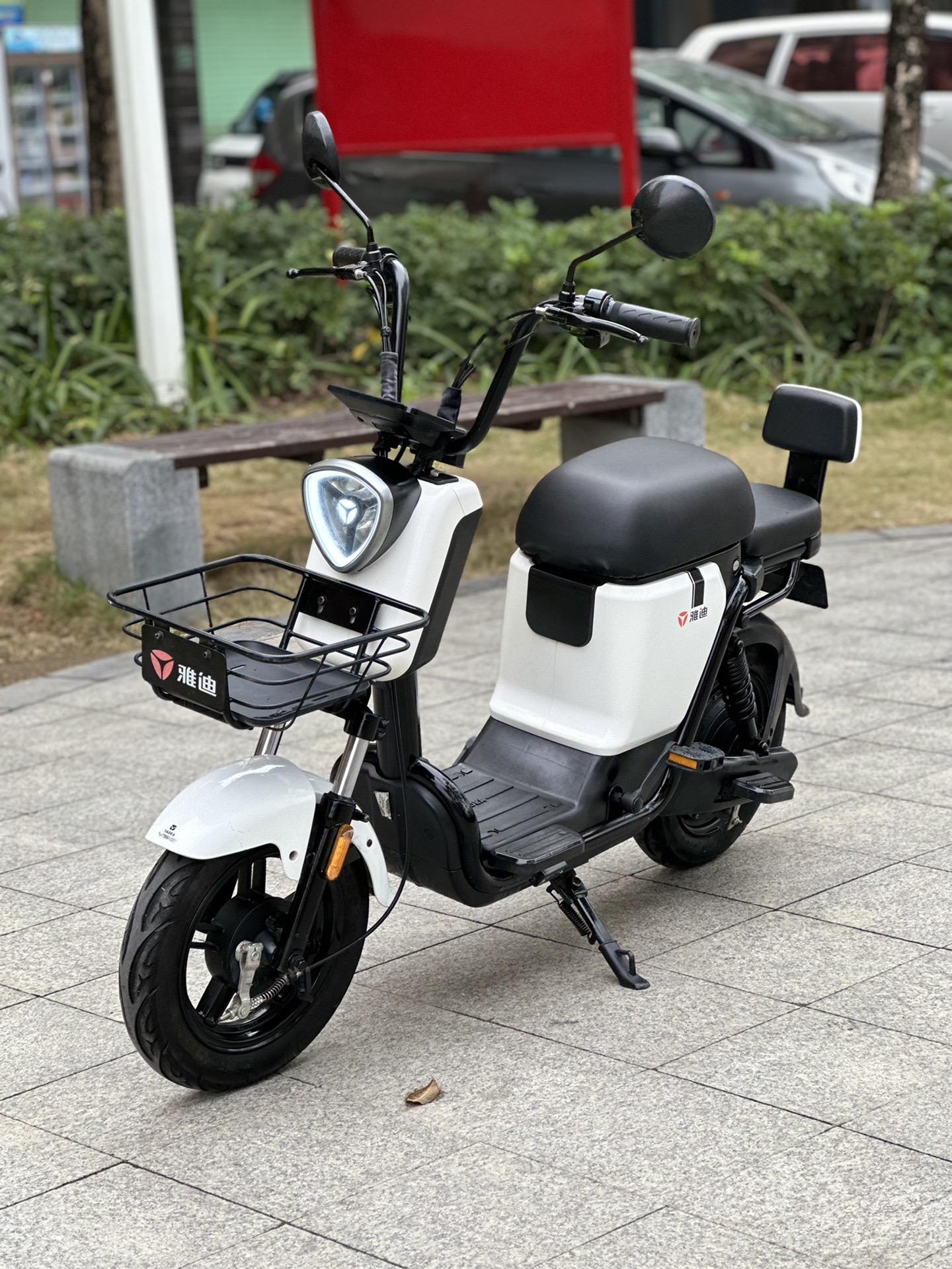 雅迪V20新國標電動車 續(xù)航42公里，城市通勤的理想選擇